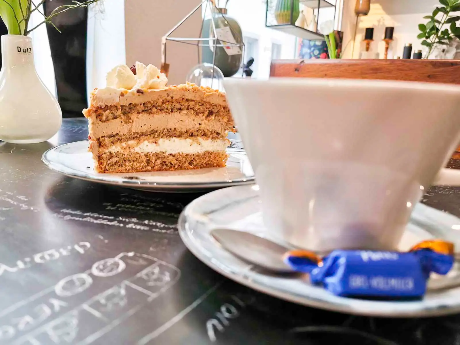 Kaffe und Kuchen Stil und Blüte Café Moers